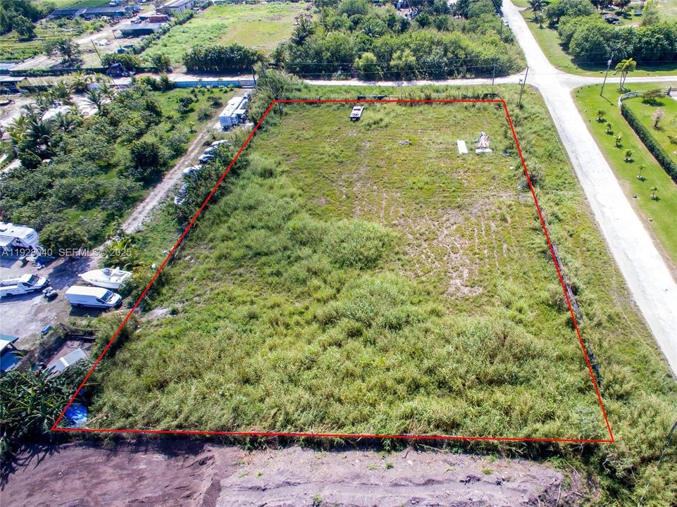 En Venta: $450,000 (1.77 acres)