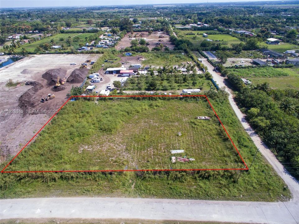 En Venta: $450,000 (1.77 acres)