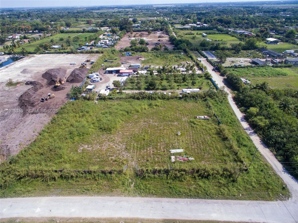 En Venta: $450,000 (1.77 acres)