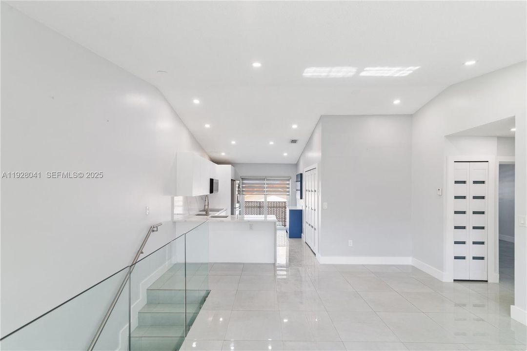 В аренду: $2,800 (2 спален, 2 ванн, 990 Квадратных фут)