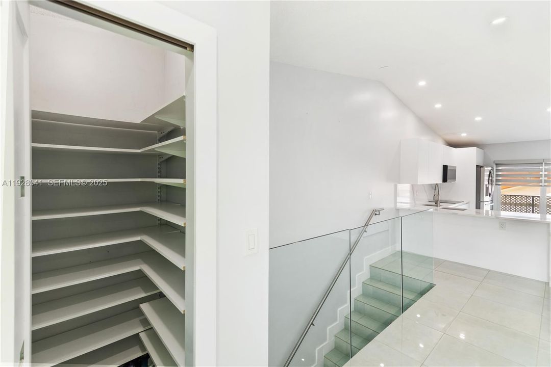 В аренду: $2,800 (2 спален, 2 ванн, 990 Квадратных фут)