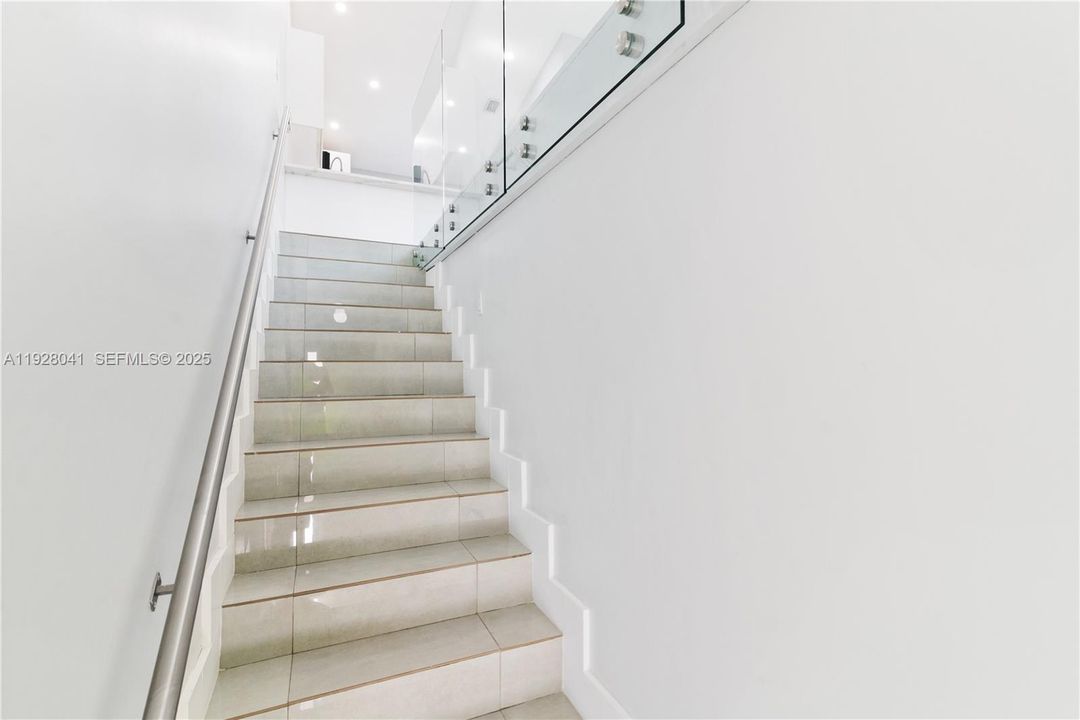 В аренду: $2,800 (2 спален, 2 ванн, 990 Квадратных фут)