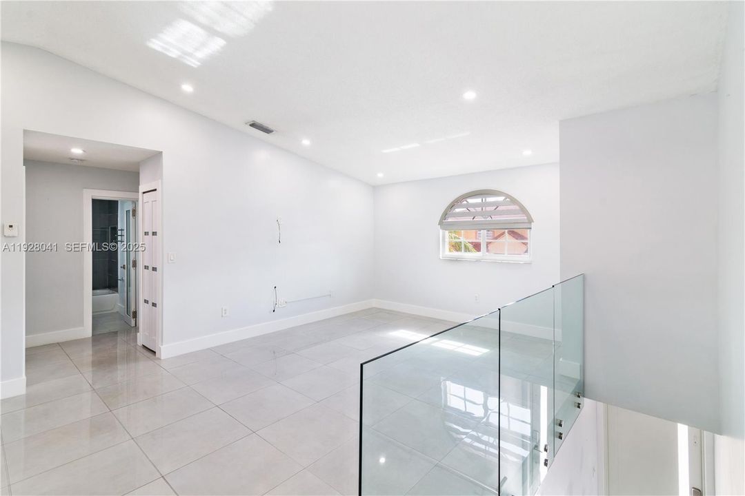 В аренду: $2,800 (2 спален, 2 ванн, 990 Квадратных фут)