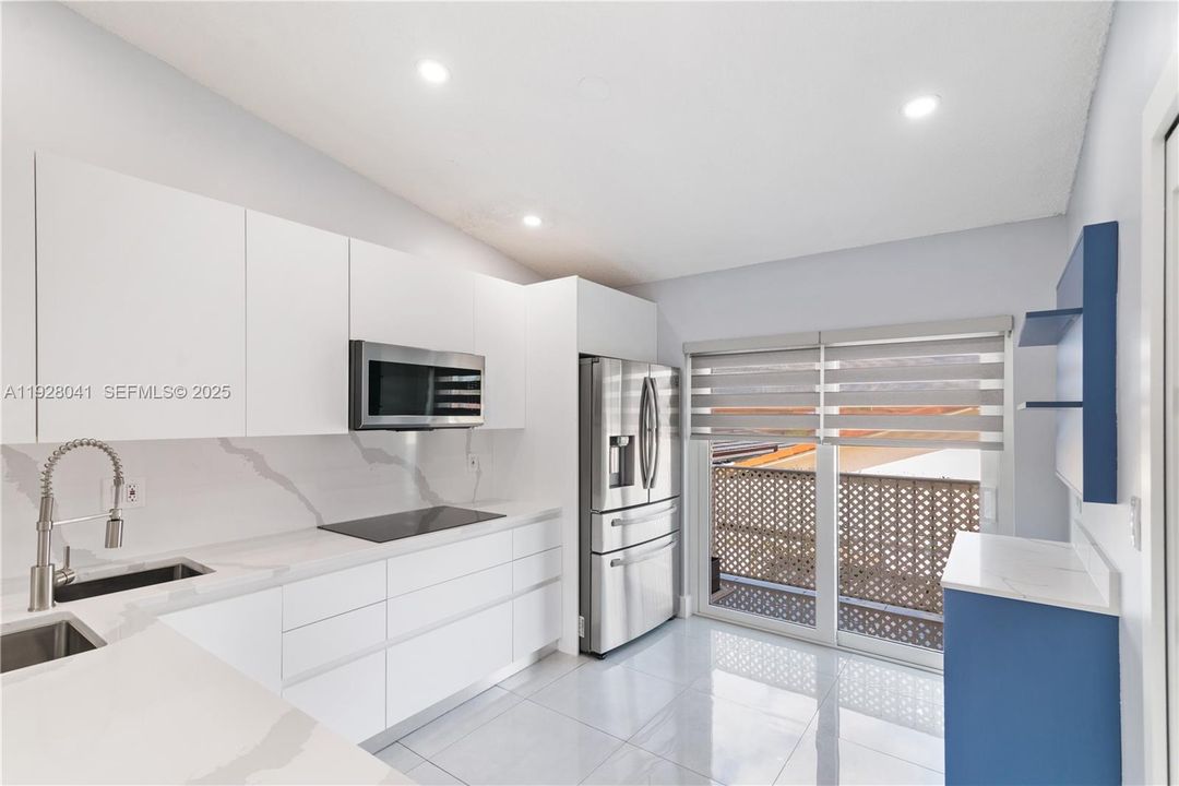 В аренду: $2,800 (2 спален, 2 ванн, 990 Квадратных фут)