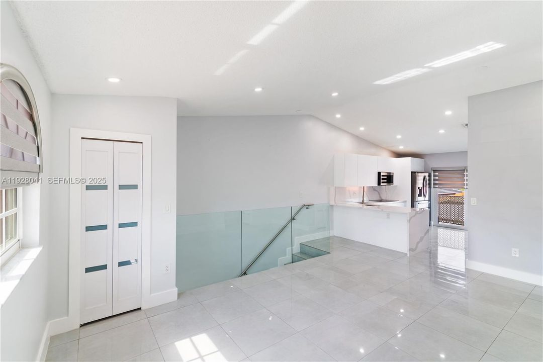 В аренду: $2,800 (2 спален, 2 ванн, 990 Квадратных фут)