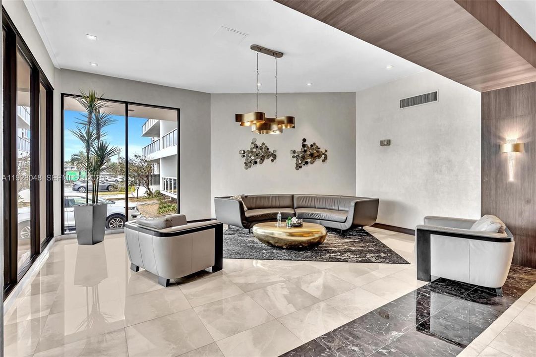 待售: $354,000 (2 贝兹, 2 浴室, 1165 平方英尺)