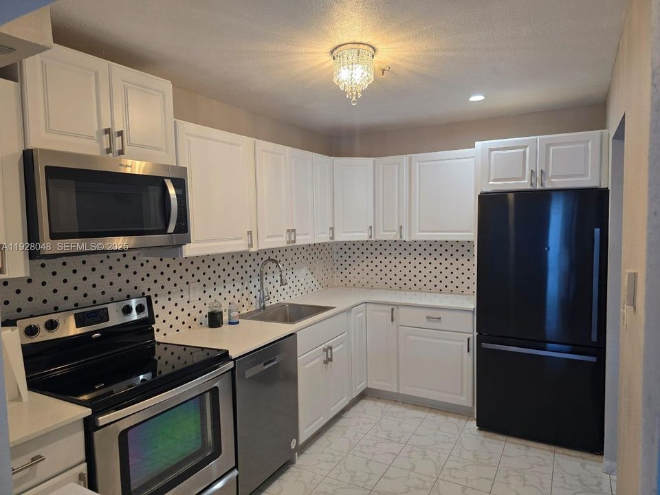 待售: $354,000 (2 贝兹, 2 浴室, 1165 平方英尺)