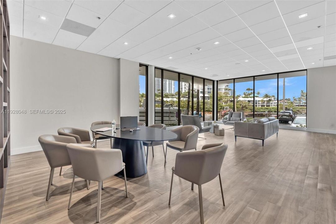 待售: $354,000 (2 贝兹, 2 浴室, 1165 平方英尺)