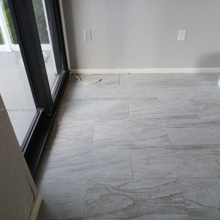 待售: $354,000 (2 贝兹, 2 浴室, 1165 平方英尺)