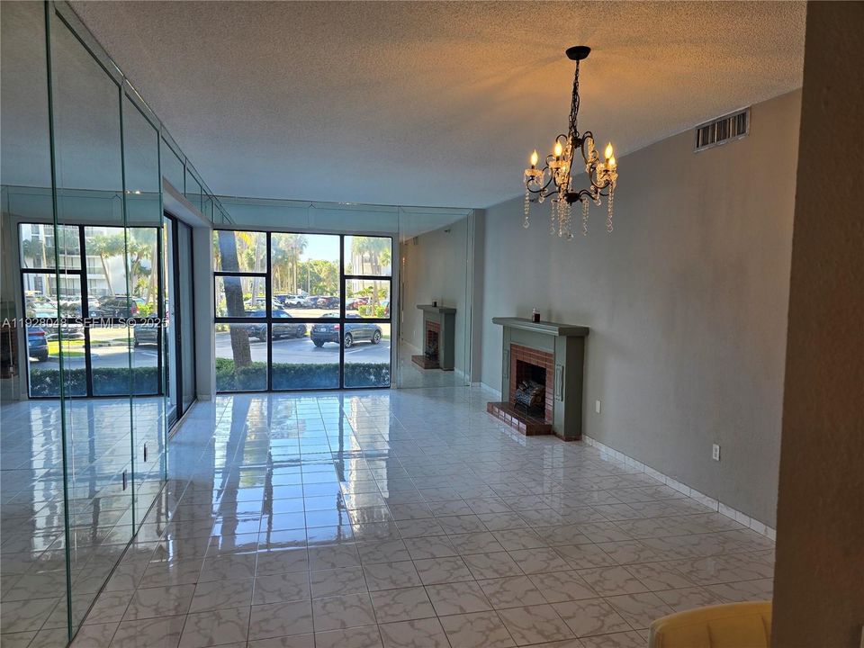 待售: $354,000 (2 贝兹, 2 浴室, 1165 平方英尺)