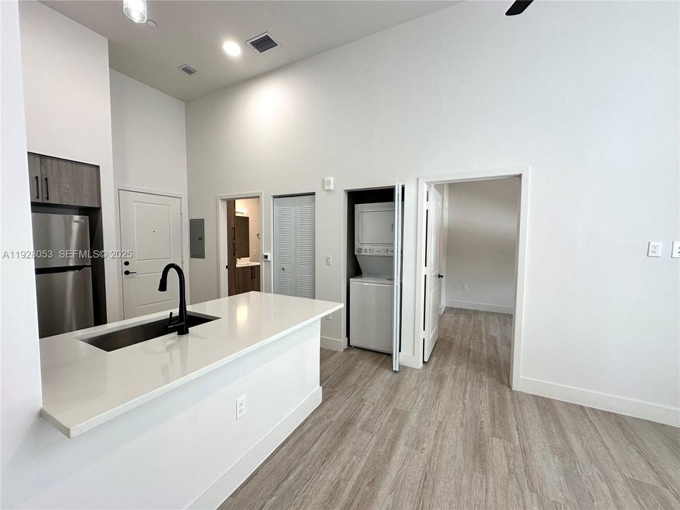 В аренду: $1,950 (1 спален, 1 ванн, 558 Квадратных фут)