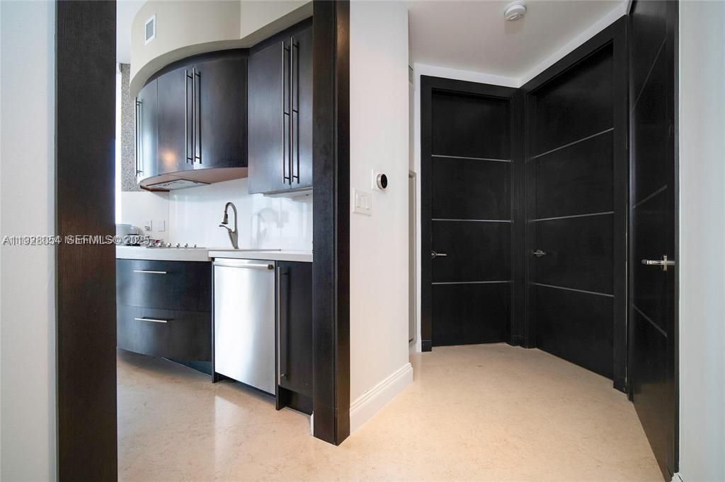 На продажу: $3,045,000 (3 спален, 3 ванн, 2143 Квадратных фут)