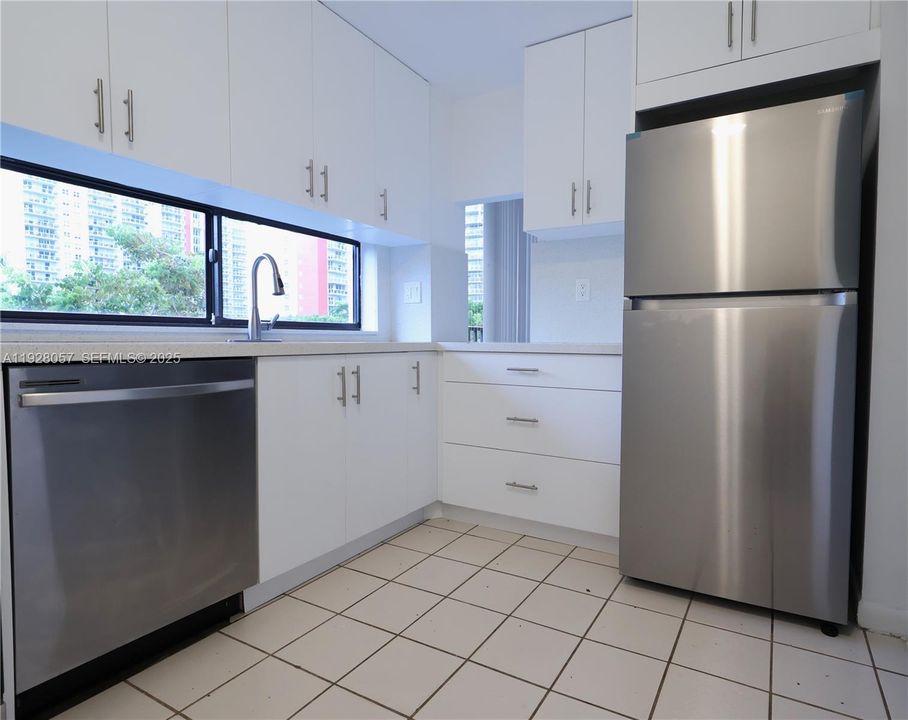 В аренду: $1,800 (1 спален, 1 ванн, 767 Квадратных фут)