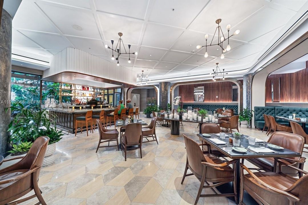 На продажу: $2,850,000 (2 спален, 2 ванн, 2114 Квадратных фут)