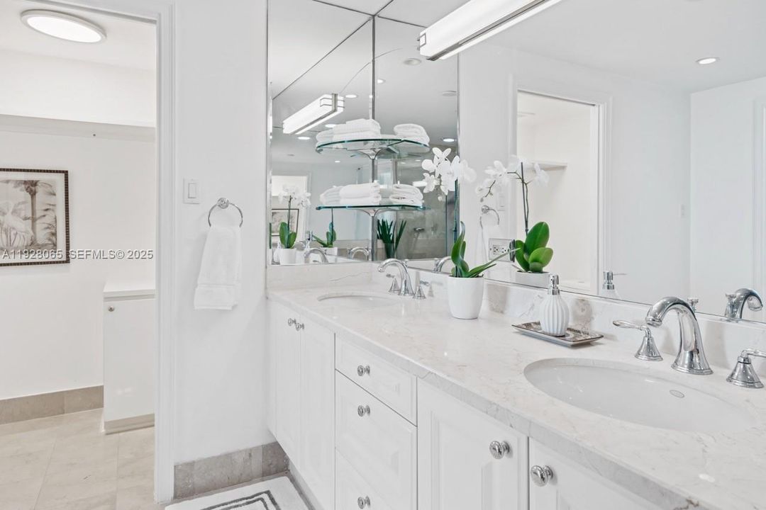 На продажу: $2,850,000 (2 спален, 2 ванн, 2114 Квадратных фут)