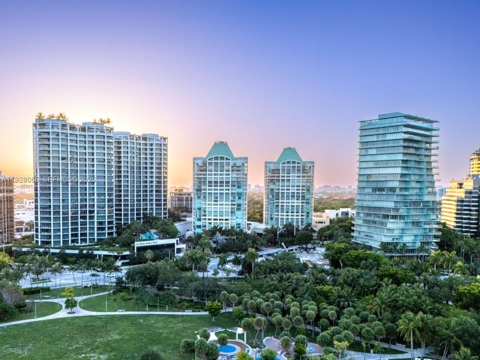 На продажу: $2,850,000 (2 спален, 2 ванн, 2114 Квадратных фут)