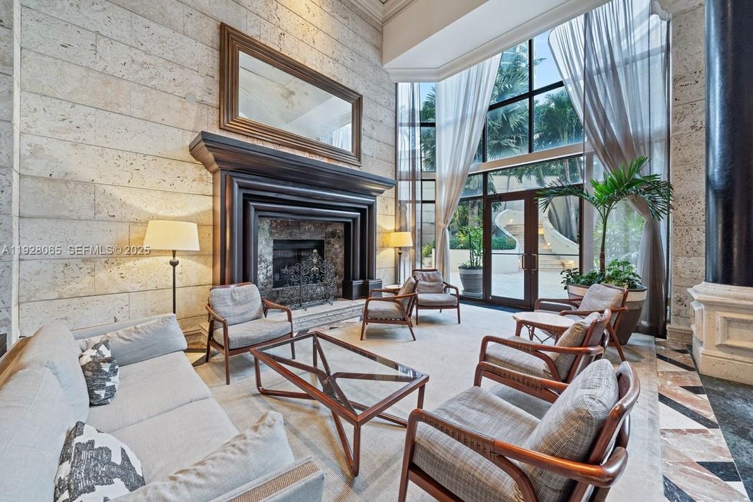 На продажу: $2,850,000 (2 спален, 2 ванн, 2114 Квадратных фут)