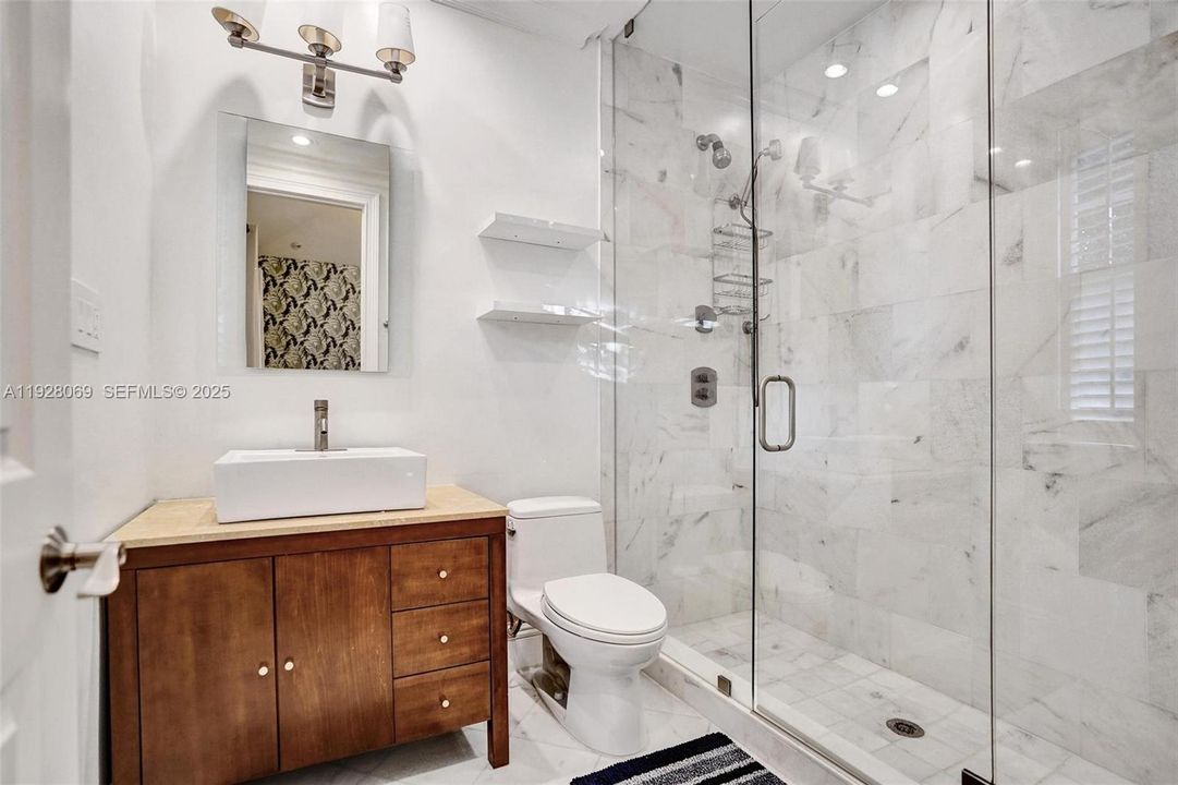 На продажу: $6,590,000 (7 спален, 8 ванн, 5036 Квадратных фут)