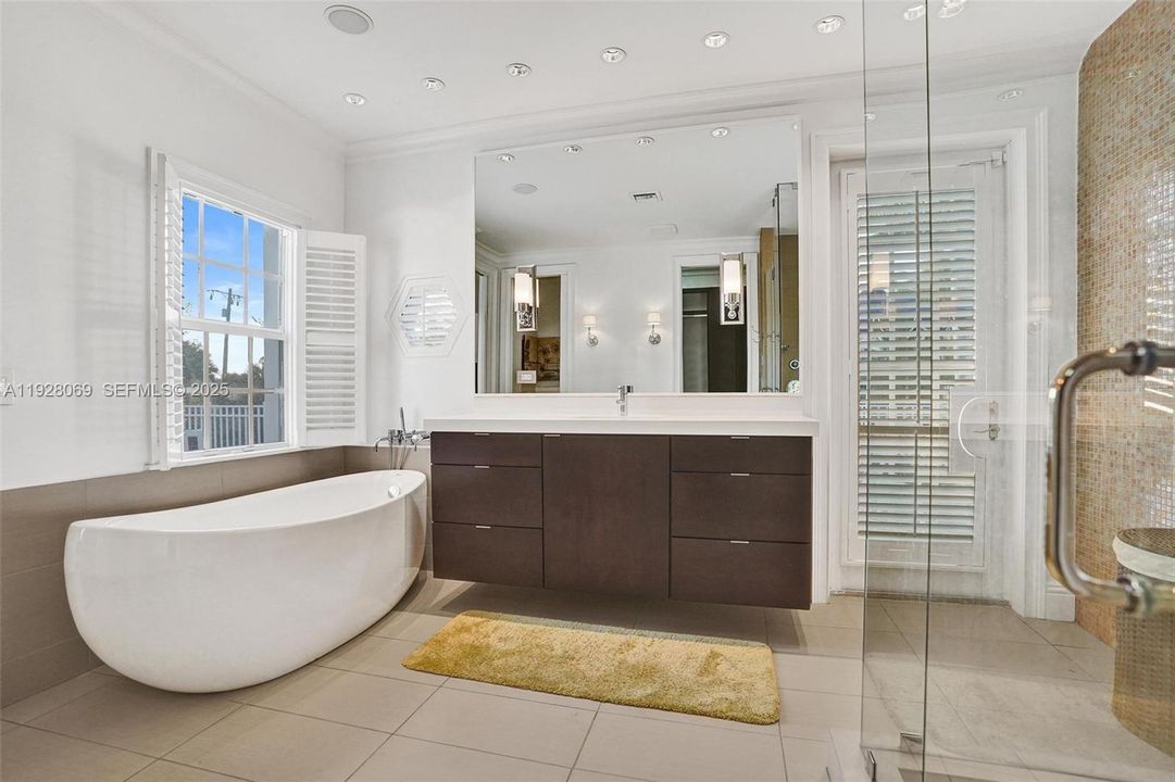 На продажу: $6,590,000 (7 спален, 8 ванн, 5036 Квадратных фут)