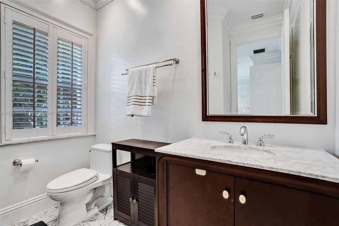 На продажу: $6,590,000 (7 спален, 8 ванн, 5036 Квадратных фут)