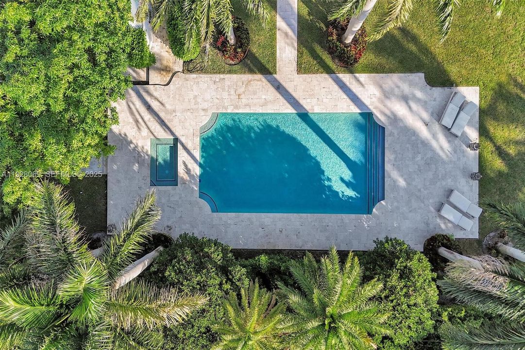 На продажу: $6,590,000 (7 спален, 8 ванн, 5036 Квадратных фут)