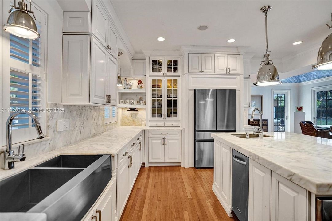 На продажу: $6,590,000 (7 спален, 8 ванн, 5036 Квадратных фут)