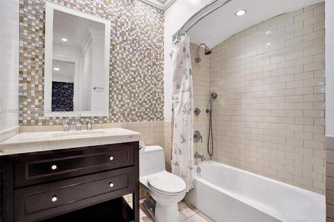 На продажу: $6,590,000 (7 спален, 8 ванн, 5036 Квадратных фут)