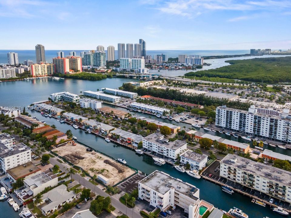 В аренду: $1,850 (1 спален, 1 ванн, 558 Квадратных фут)