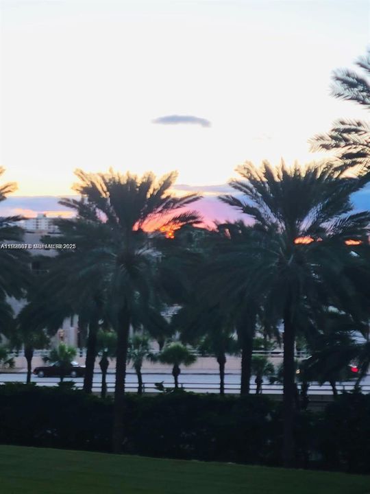 В аренду: $3,700 (1 спален, 1 ванн, 896 Квадратных фут)