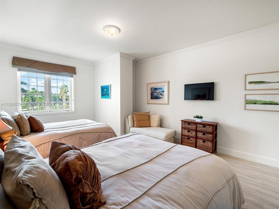 待售: $6,250,000 (2 贝兹, 2 浴室, 2530 平方英尺)