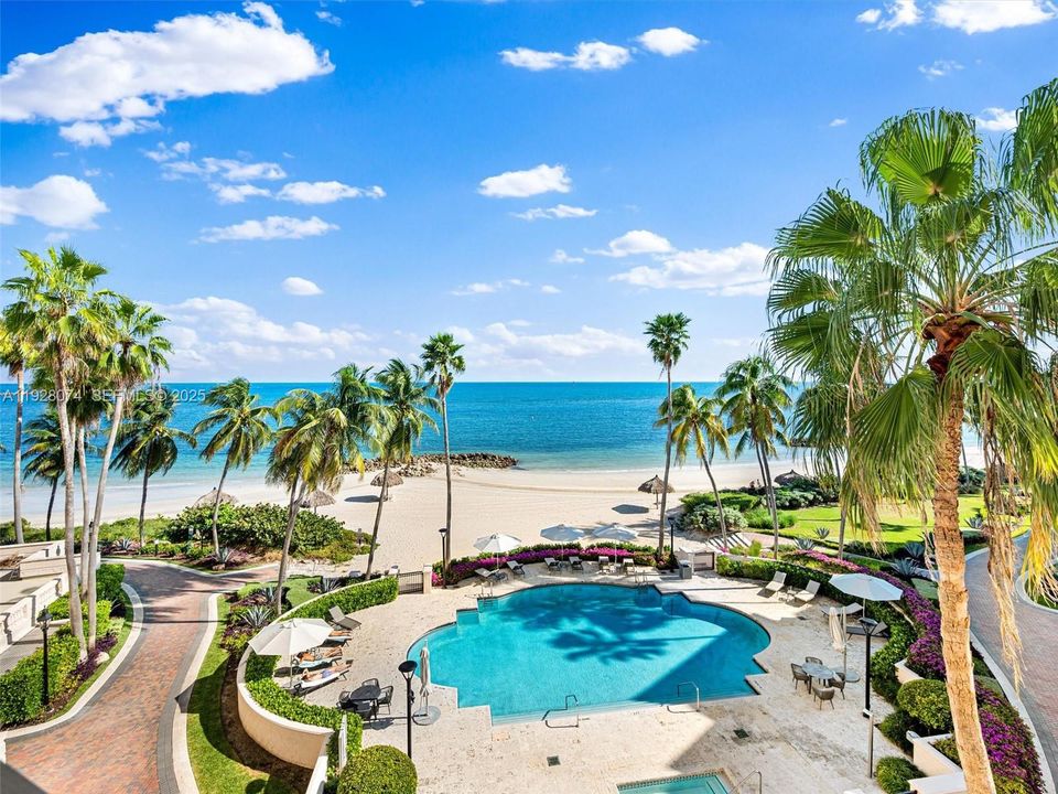 待售: $6,250,000 (2 贝兹, 2 浴室, 2530 平方英尺)