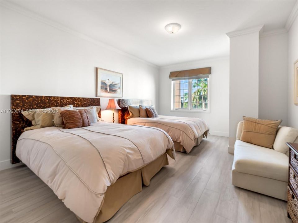 待售: $6,250,000 (2 贝兹, 2 浴室, 2530 平方英尺)