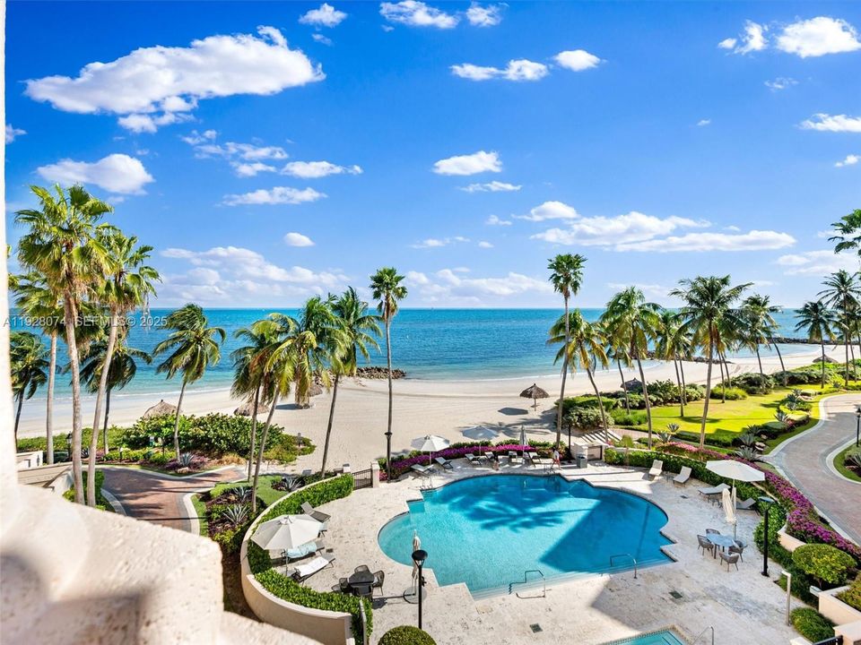 待售: $6,250,000 (2 贝兹, 2 浴室, 2530 平方英尺)