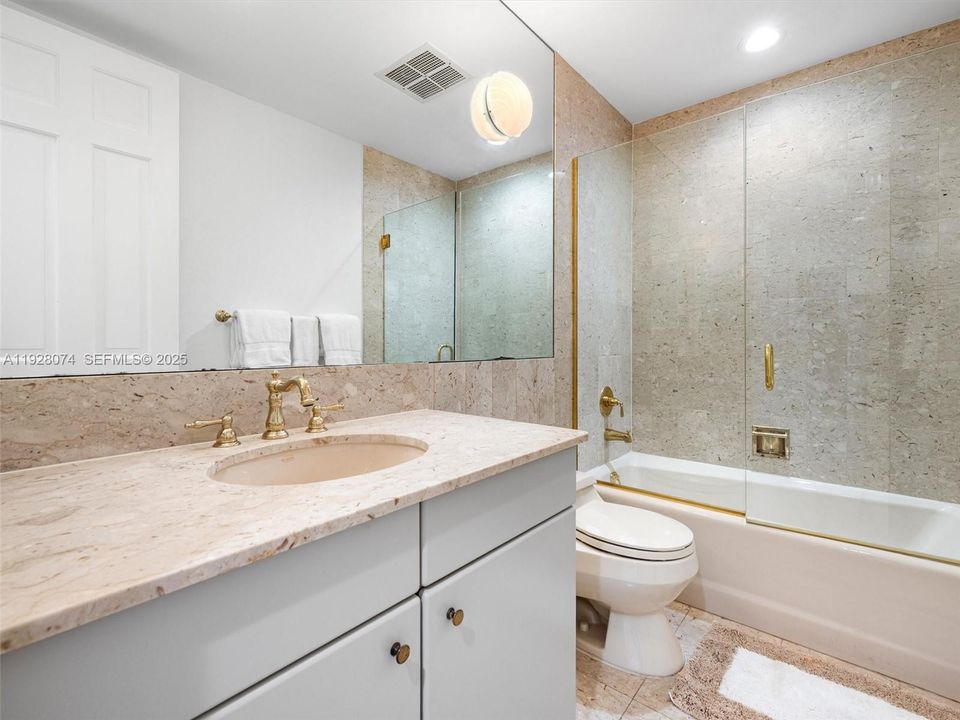 待售: $6,250,000 (2 贝兹, 2 浴室, 2530 平方英尺)