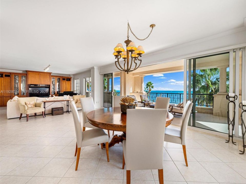 待售: $6,250,000 (2 贝兹, 2 浴室, 2530 平方英尺)