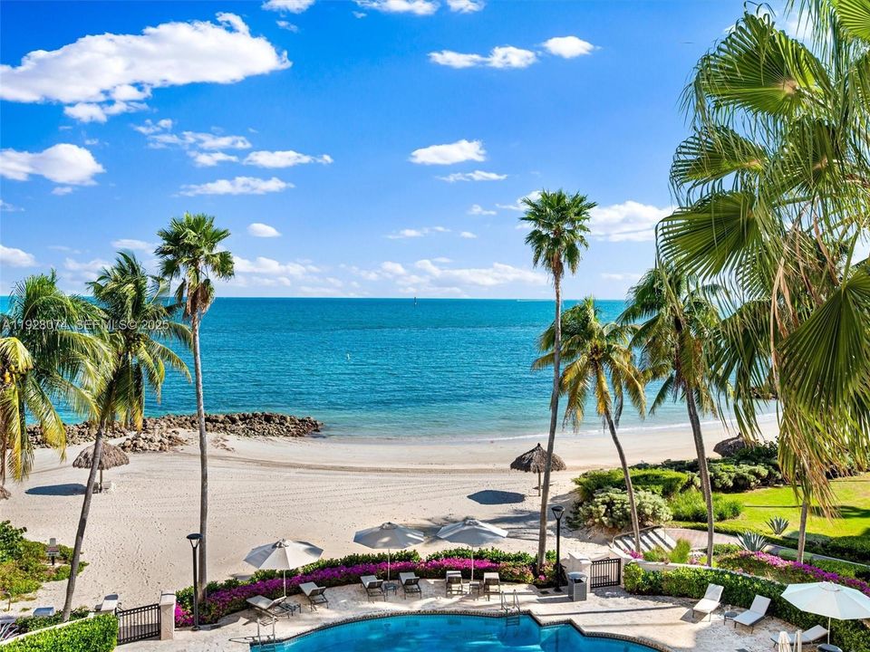 待售: $6,250,000 (2 贝兹, 2 浴室, 2530 平方英尺)