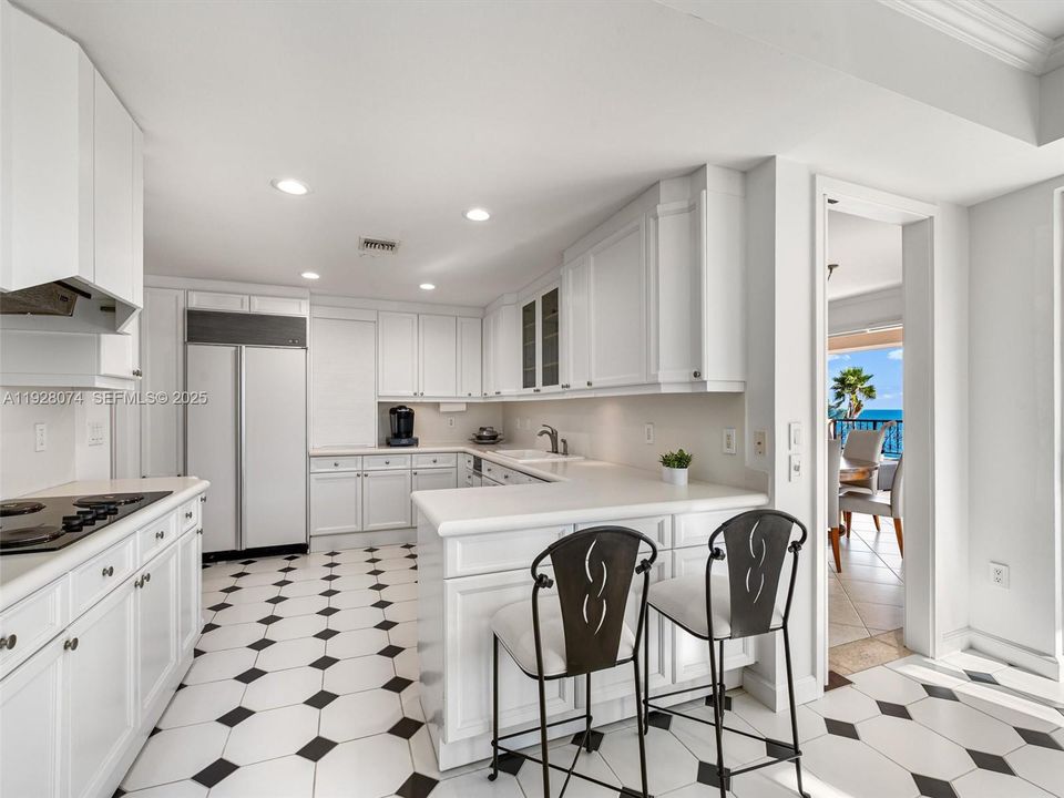 待售: $6,250,000 (2 贝兹, 2 浴室, 2530 平方英尺)