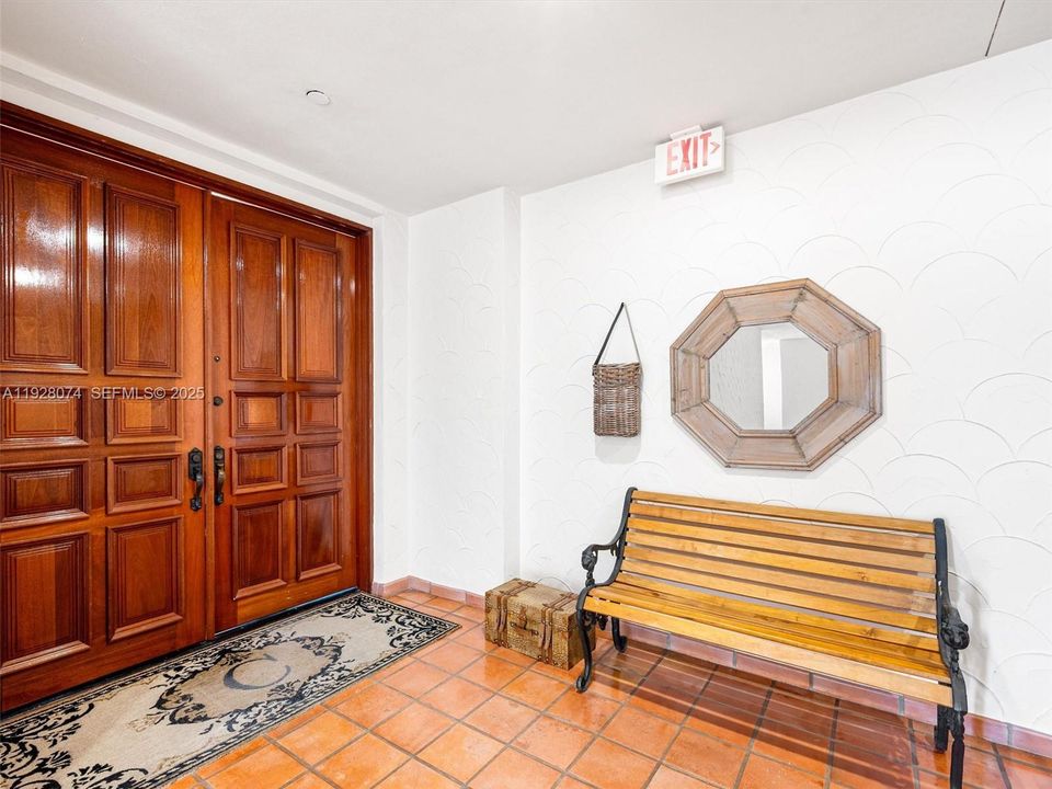 待售: $6,250,000 (2 贝兹, 2 浴室, 2530 平方英尺)