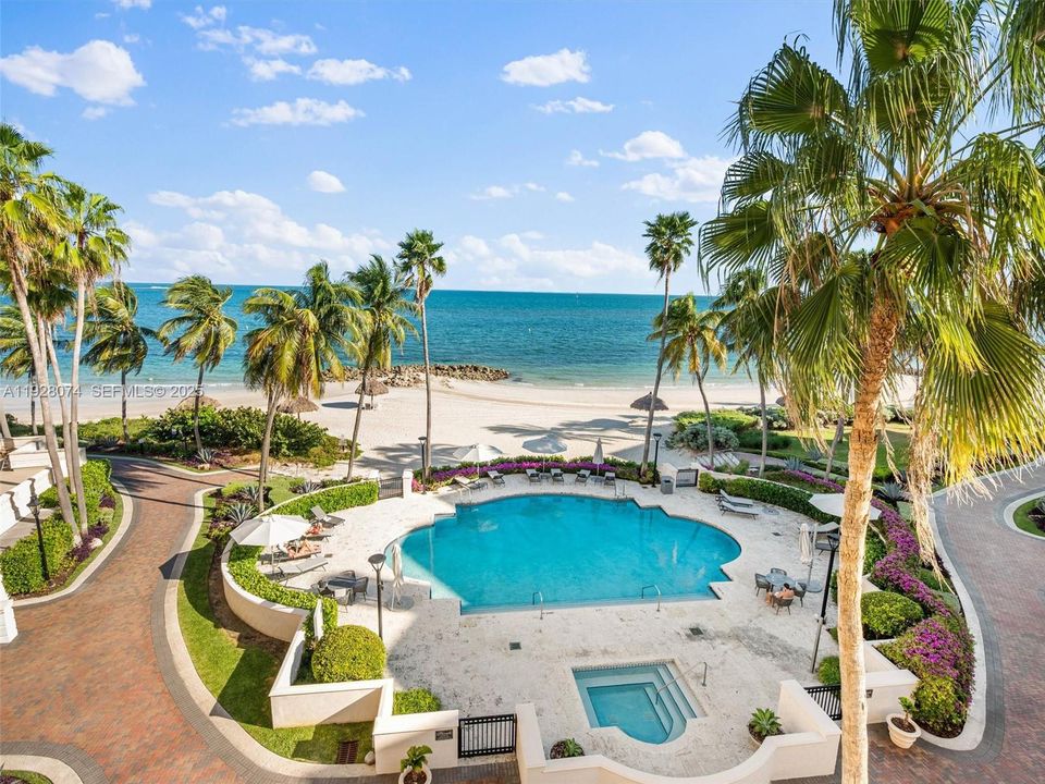 待售: $6,250,000 (2 贝兹, 2 浴室, 2530 平方英尺)