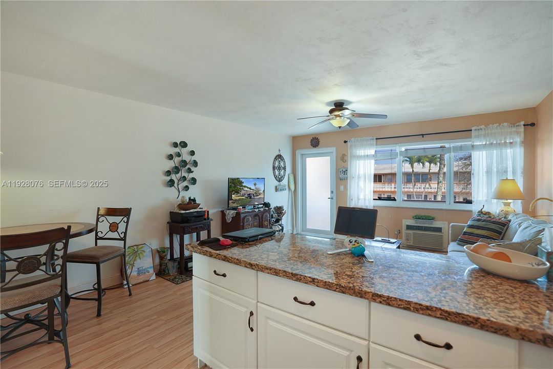 На продажу: $119,000 (1 спален, 1 ванн, 625 Квадратных фут)