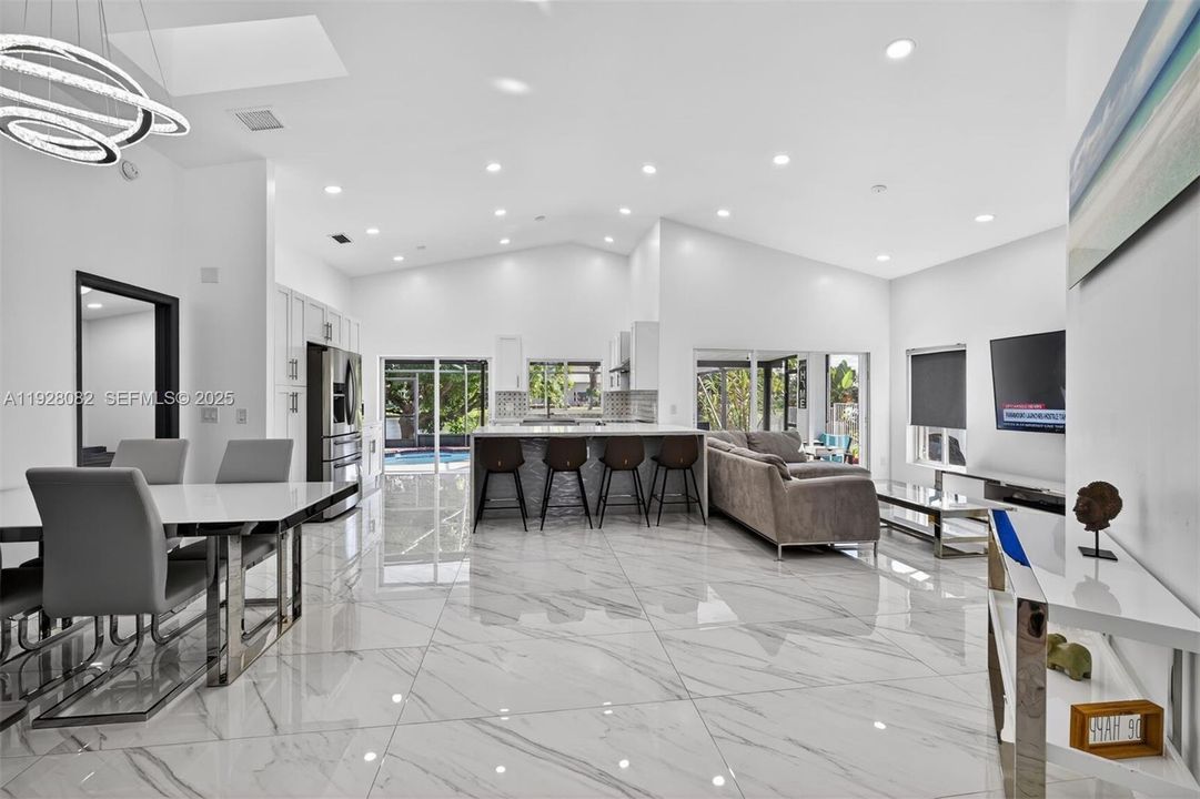 待售: $719,000 (3 贝兹, 2 浴室, 1384 平方英尺)