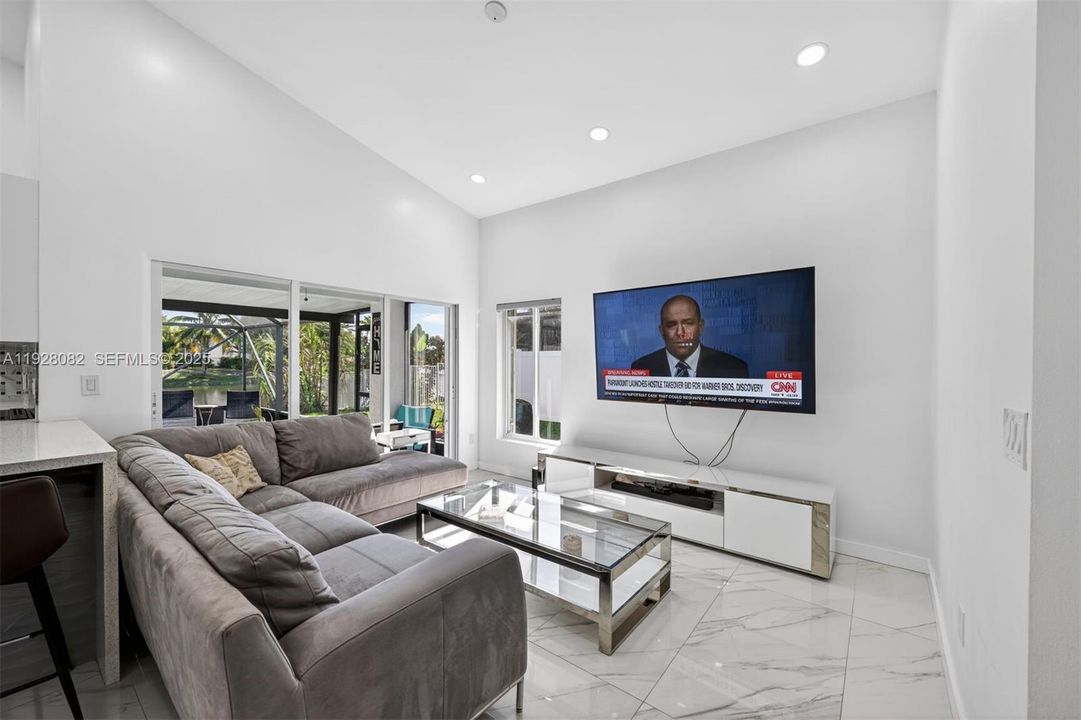 待售: $719,000 (3 贝兹, 2 浴室, 1384 平方英尺)