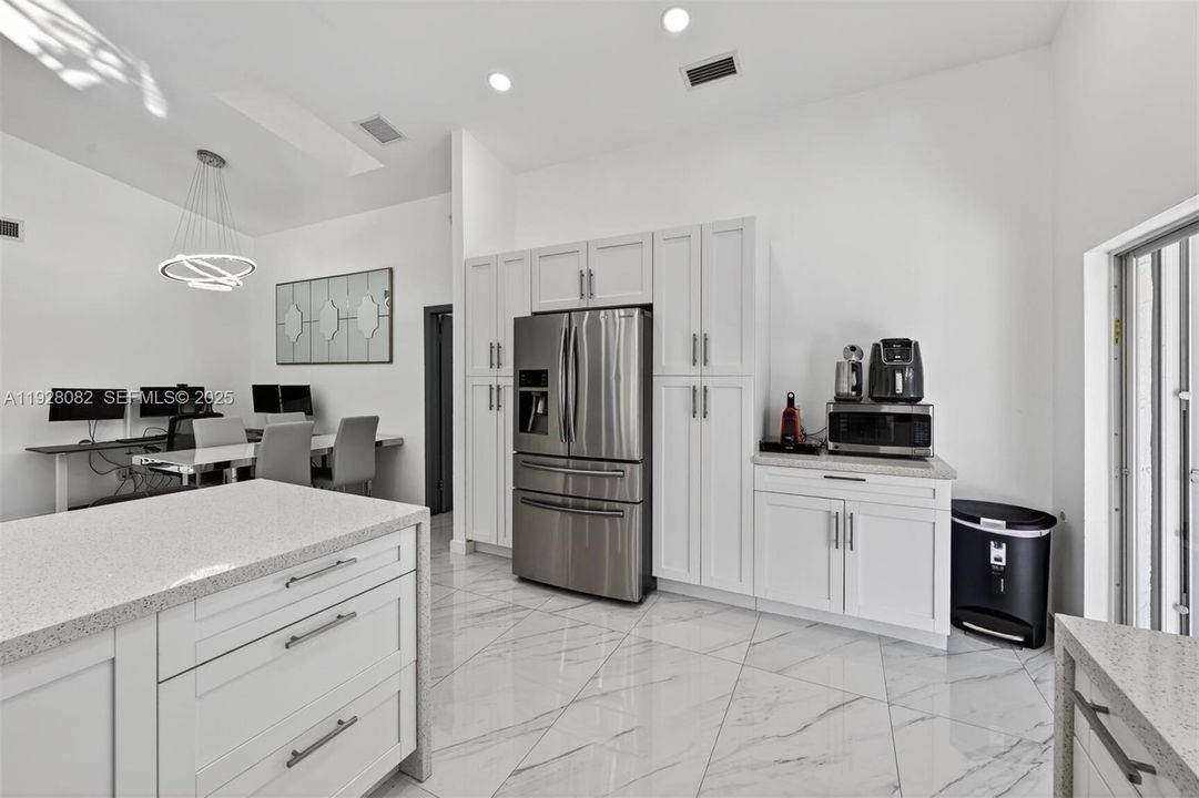 待售: $719,000 (3 贝兹, 2 浴室, 1384 平方英尺)