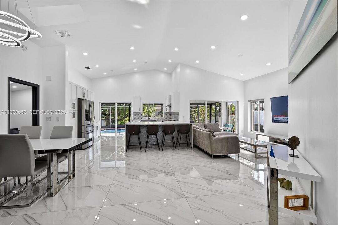 待售: $719,000 (3 贝兹, 2 浴室, 1384 平方英尺)