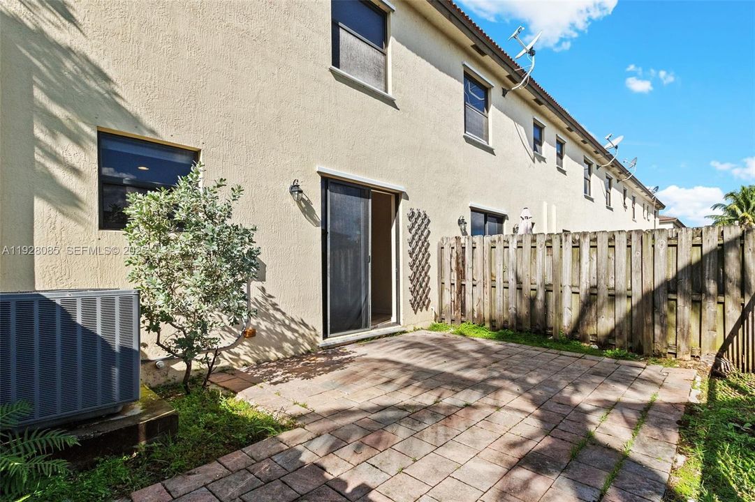 For Sale: $635,000 (3 beds, 2 baths, 1685 Square Feet)