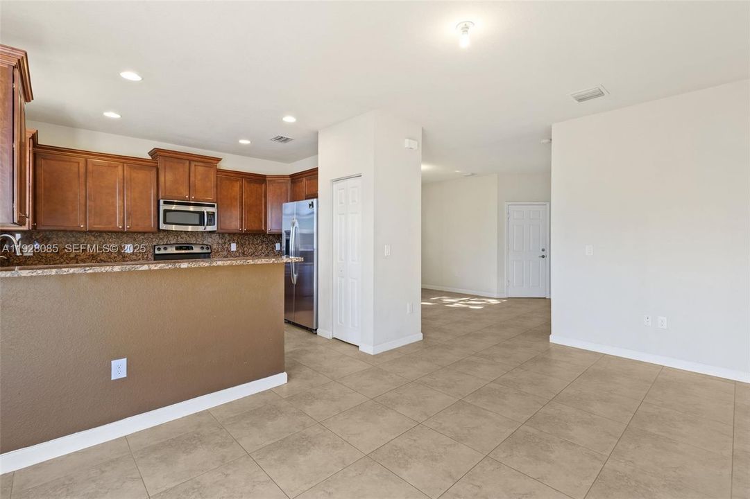 For Sale: $635,000 (3 beds, 2 baths, 1685 Square Feet)