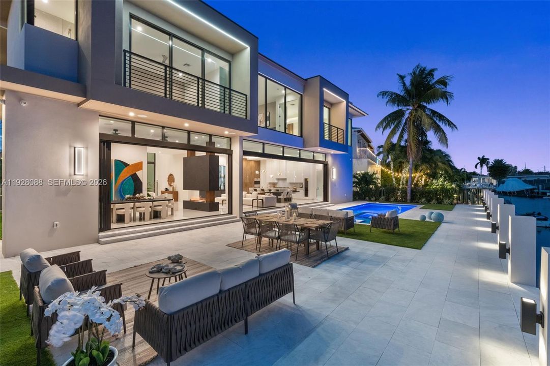 На продажу: $5,975,000 (5 спален, 6 ванн, 0 Квадратных фут)