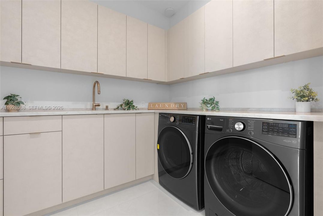 На продажу: $5,975,000 (5 спален, 6 ванн, 0 Квадратных фут)