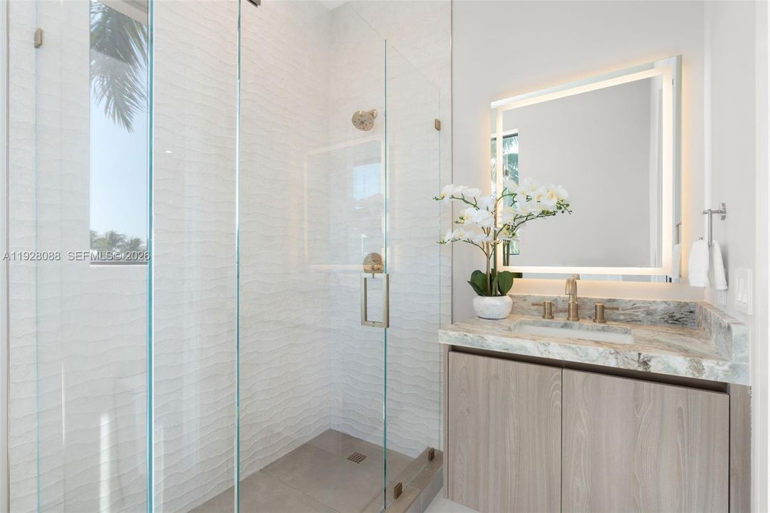 На продажу: $5,975,000 (5 спален, 6 ванн, 0 Квадратных фут)