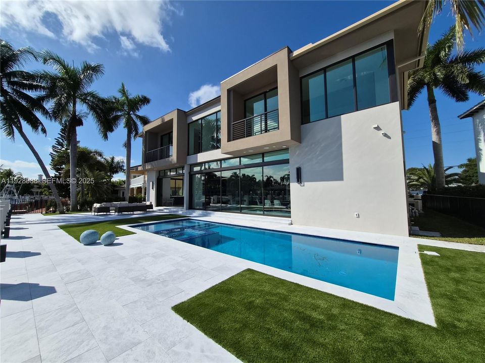 : $5,975,000 (5 beds, 6 baths, 0 Square Feet)